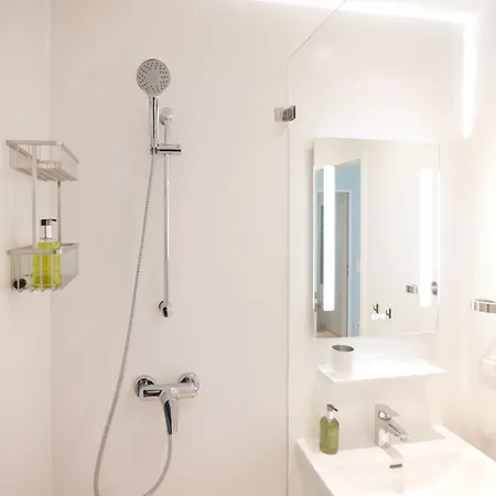 Urbanauts Flats Cubierta דירה לינץ